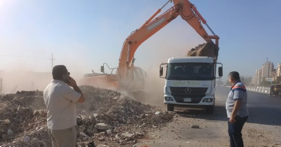 محافظ الدقهلية: رفع 1800 طن مخلفات هدم بطريق المنصورة دمياط الشرقى