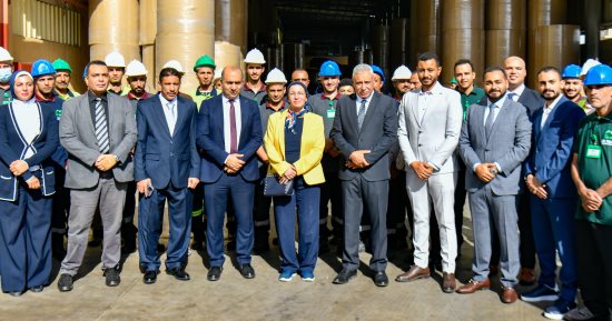 وزيرة البيئة تتفقد أحد مصانع صناعة الورق والكرتون بمدينة السادس من أكتوبر