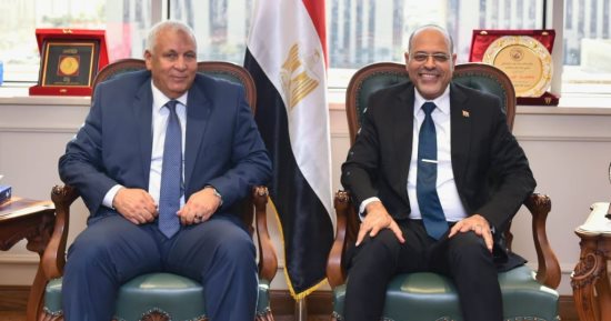 وزير العمل يستقبل محافظ الوادى الجديد لتوفير وظائف لائقة للشباب