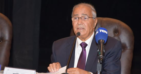 جامعة القاهرة تستضيف الشاعر الكبير فاروق جويدة بحضور طلابى كبير