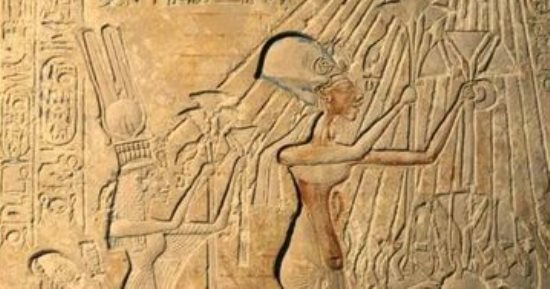 مقتنيات المتحف المصرى.. لوحة تصور الملك إخناتون وعائلته