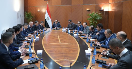 رئيس الوزراء يلتقى مسئولى شركة cscec الصينية