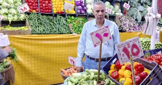 رئيس حى غرب المنصورة يتفقد منافذ السلع الغذائية للتأكد من إعلان الأسعار