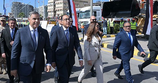 رئيس الوزراء يتفقد سوق اليوم الواحد بالإسكندرية ويتابع توافر السلع