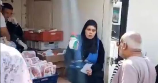 "حياة كريمة" تدفع بسيارات متنقلة بالبحيرة لبيع اللحوم بسعر مخفض.. فيديو