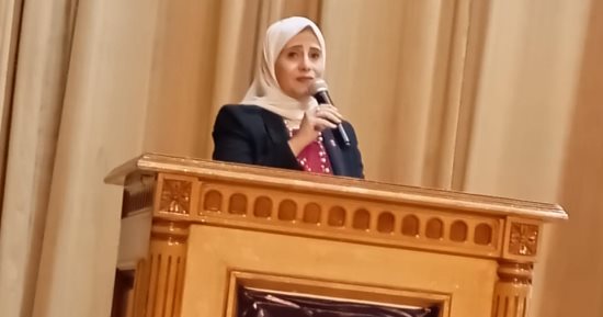 عميدة كلية الدراسات بجامعة القاهرة: التقييم مؤشر تربوى لمعرفة مستوى الطلاب