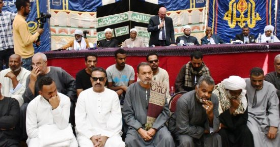 سكرتير محافظة أسوان يشهد مراسم صلح عائلتى "العوناب والأشراف" بكيما الرحاب