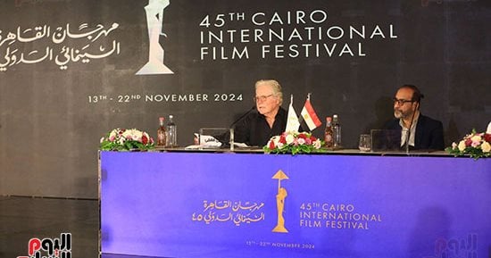 حسين فهمى: دريس كود مهرجان القاهرة توكسيدو لأنه محترم