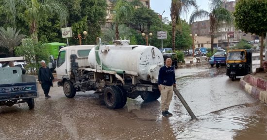 محافظ الجيزة يتابع جهود إزالة مياه الأمطار ويؤكد جاهزية التعامل مع تقلبات الطقس