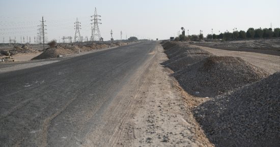 شريان للتنمية يتحقق بسواعد الأبناء.. ازدواج الطريق الصحراوى الغربى بقنا بطول 50 كيلو مترا و3 حارات مرورية.. يحد من الحوادث وينشط السياحة والاستثمار.. وازدواج الصحراوى الشرقى بتكلفة 900 مليون جنيه.. صور