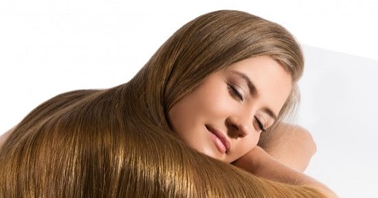 5 زيوت طبيعية تعزز ترطيب الشعر وتحميه من جفاف الشتاء