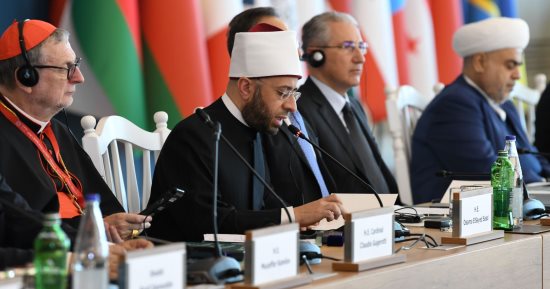 وزير الأوقاف يدعو قادة الأديان في العالم لحماية البيئة وإكرام الإنسان وإطفاء نيران الحروب
