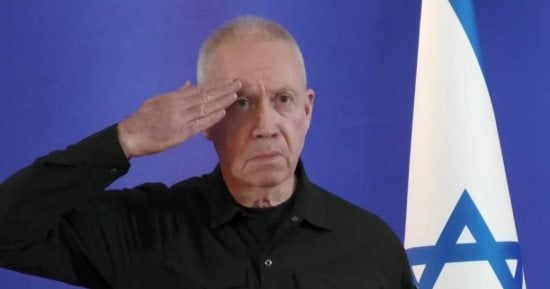 وزير الدفاع الإسرائيلي السابق يُشكك في أن يعيد اجتياح مدينة غزة الرهائن
