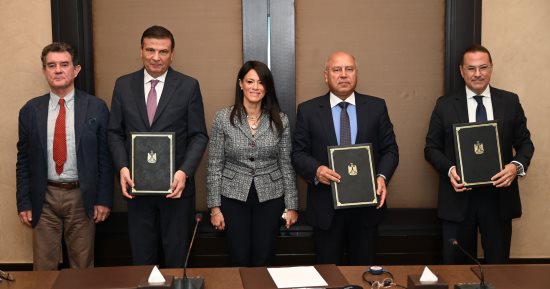 الزراعة والنقل يوقعان وثيقة مشروع القطن المصرى مع اليونيدو