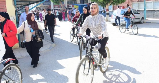 انطلاق شارة بدء ماراثون الدراجات بجامعة سوهاج ضمن مبادرة 100 يوم رياضة.. صور