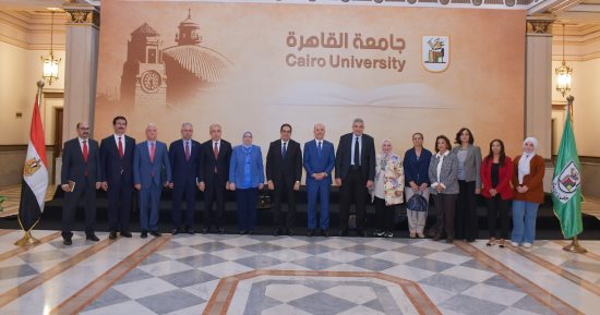 رئيس جامعة القاهرة يستقبل رئيس مجلس التعليم العالى التركى لبحث التعاون