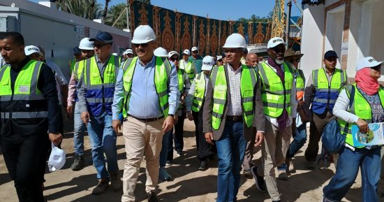 بعثة البنك التنمية الأفريقي ونائب وزير الإسكان يتفقدون مشروعات الصرف بمركز إسنا