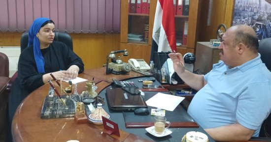 نقيب العاملين بالنقل البرى لـ"اليوم السابع": شبكة الطرق الحديثة سهلت حركة نقل البضائع وخفضت الحوادث.. موقع مصر وقناة السويس يؤهلها بقوة لأن تصبح مركزا عالميا للتجارة.. وإصدار كارنيهات تأمين صحى للسائقين قريبا