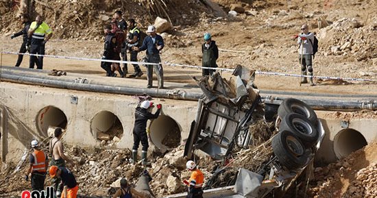 محاولات لإعادة الحياة فى بلدات وشوارع فالنسيا نتيجة الفيضانات العارمة