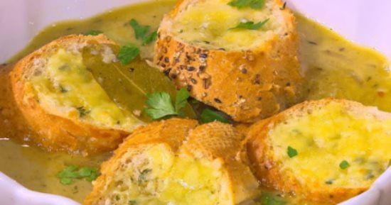طريقة عمل شوربة البصل.. سهلة ولذيذة ومناسبة لجو الخريف والشتاء