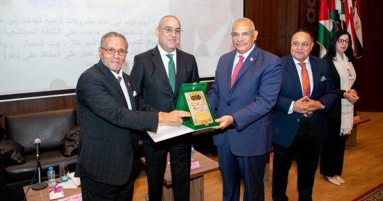 محمد أبو سعدة يتسلم جائزة الشيخة اليازية آل نهيان من اتحاد الآثاريين العرب