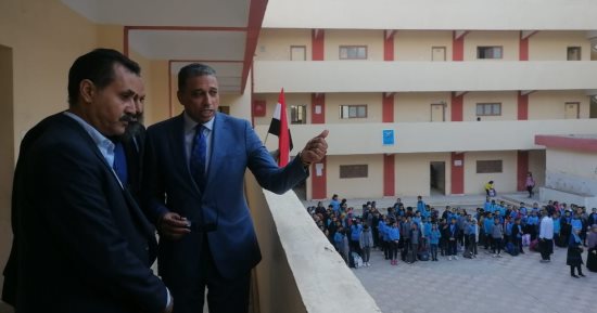 خلال جولة مفاجئة.. مدير تعليم الجيزة يوجه بتفعيل الإشراف اليومى بالمدارس
