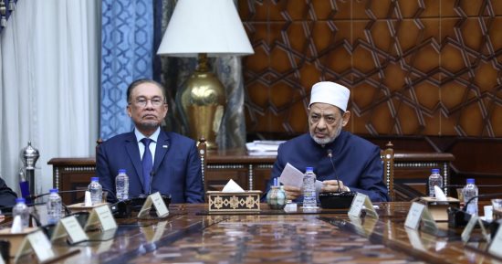 شيخ الأزهر ورئيس وزراء ماليزيا يتفقان على إنشاء مركز الأزهر لتعليم اللغة العربية بماليزيا