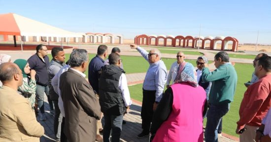 محافظ الوادى الجديد يتفقد القرية التراثية بنادى الهجن