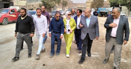 نائب محافظ الجيزة يتفقد أعمال توسعة ورصف طريق جسر الصليبة بأبو النمرس.. صور