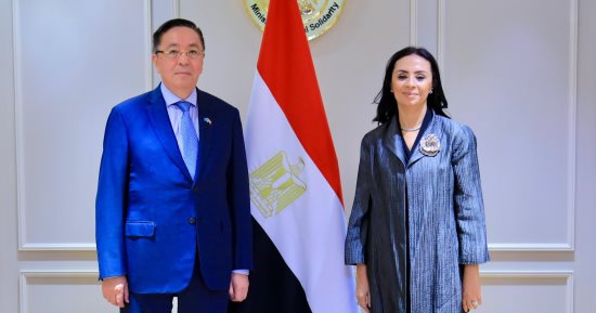 وزيرة التضامن تستقبل سفير كازاخستان للاستفادة من تجربة مصر فى الحماية الاجتماعية