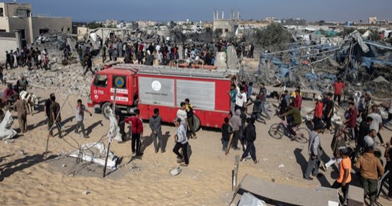 شهيدان و5 مصابين بـ"المواصي".. والاحتلال يجبر الآلاف على النزوح في خان يونس