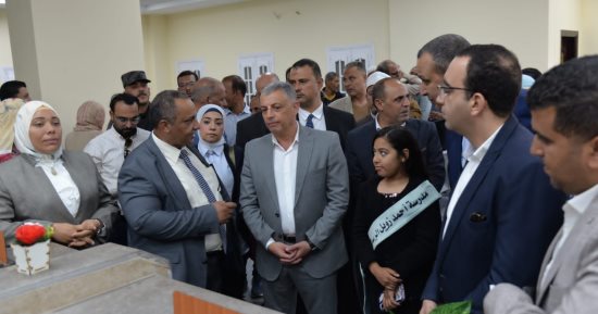 ضمن حياة كريمة.. محافظ الإسماعيلية يتفقد مجمع الخدمات الحكومية بقرية التقدم