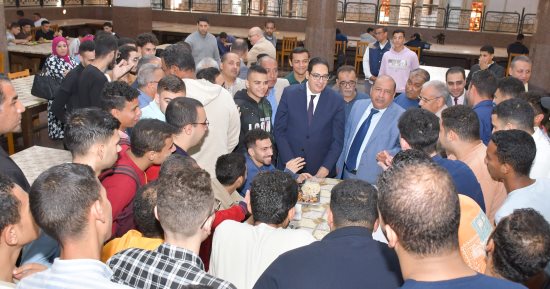 جولة تفقدية لرئيس جامعة القاهرة بالمدينة الجامعية للطلبة 