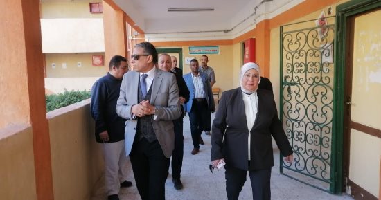 مدير تعليم الجيزة يوجه بتوزيع الديسكات الزائدة للإدارات الأكثر احتياجًا