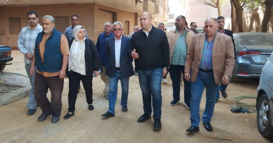 نائب محافظ الجيزة يتفقد أعمال تركيب بلاط الإنترلوك لـ30 شارع بالحوامدية