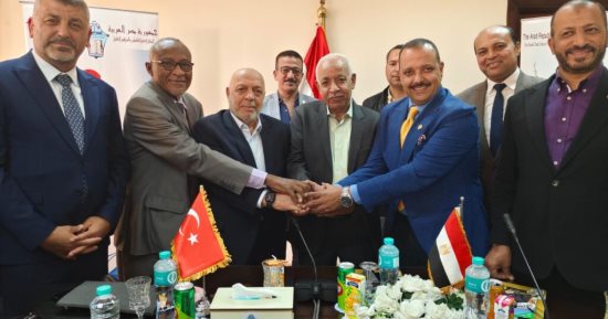 نقيب المرافق يستقبل رئيسى اتحاد نقابات عمال تركيا والسودان لتعزيز التعاون المشترك