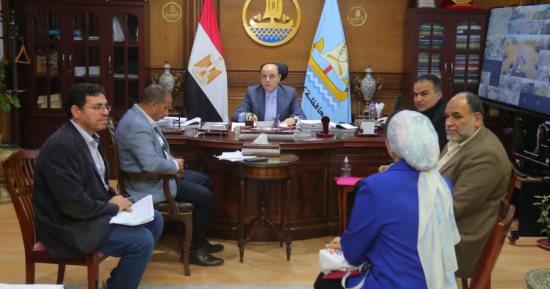 محافظ كفر الشيخ يناقش شكاوى المواطنين فى إطار مبادرة "بداية جديدة"