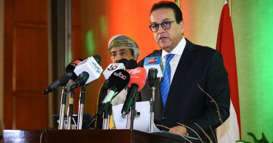 وزير الصحة يؤكد عمق وترابط العلاقات التاريخية بين مصر عمان