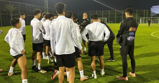 ميكالى يطالب لاعبي منتخب الشباب بالتركيز فى لقاء ليبيا