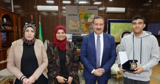 محافظ المنوفية يكرم طالبا من ذوى الهمم ويهديه مكافأة مالية ودرع المحافظة
