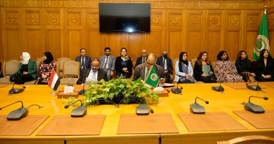 اليمن يوقع على اتفاقية تنظيم نقل البضائع على الطرق البرية بين الدول العربية