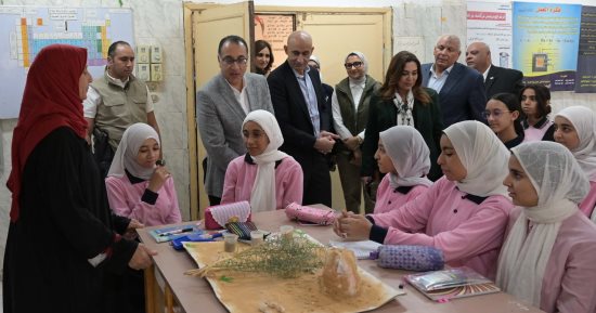 رئيس الوزراء يتفقد المدينة الشبابية بالخارجة