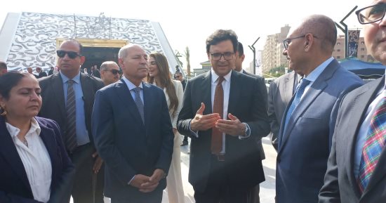 وزير الثقافة ومحافظ القاهرة يفتتحان مكتبة عامة بمحور شينزو آبى.. صور
