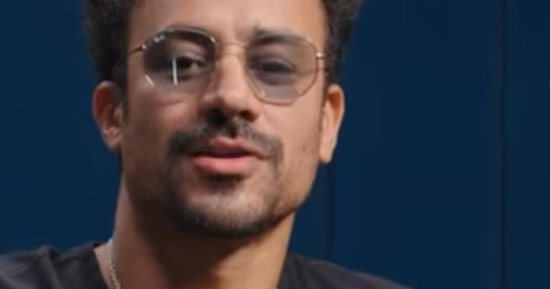  أحمد داود ضيف الراديو بيضحك مع فاطمة مصطفى اليوم 