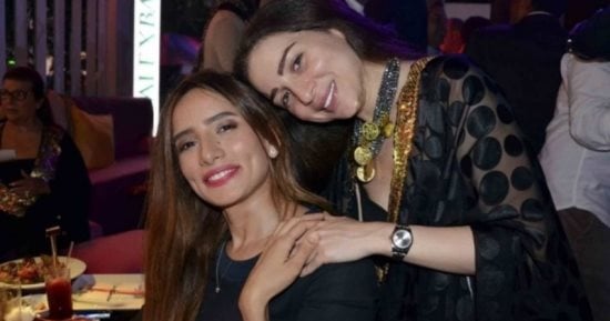 زينة تطلب الدعاء لوالدة مى عز الدين