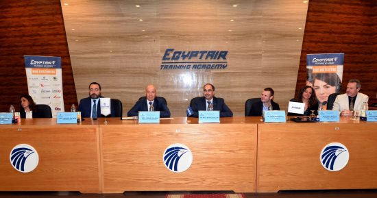 تسليم شهادات البرنامج التدريبى لإعداد القادة إلى 30 متدربا من مصر للطيران
