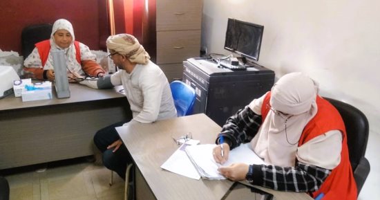 وحدة السكان بمجلس مدينة مطروح تنظم قافلة طبية توعوية مجانية ضمن "بداية"