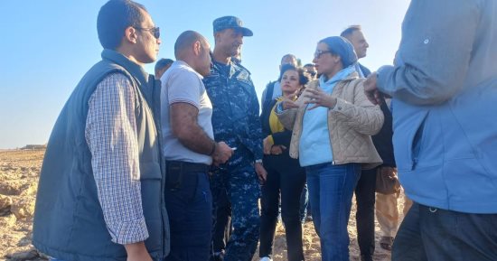 وزيرة البيئة تصل محافظة البحر الأحمر لمتابعة حادث شحوط سفينة الشحن بالقصير.. صور