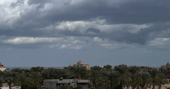 سقوط أمطار خفيفة متقطعة على مناطق سواحل شمال سيناء