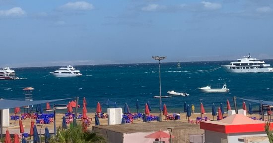 استمرار اضطراب حالة البحر الأحمر وتوقف ميناء الغردقة البحرى والرحلات